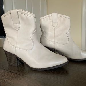 Cute target booties worn a few times